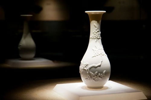 大美至簡(jiǎn) 單色釉陶瓷展正在佛山順德展出