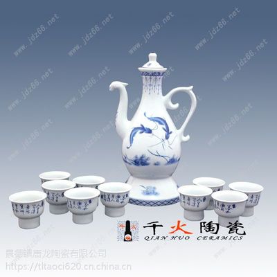 千火陶瓷 景德鎮(zhèn)青花瓷自動(dòng)酒具的藝術(shù)與科技融合
